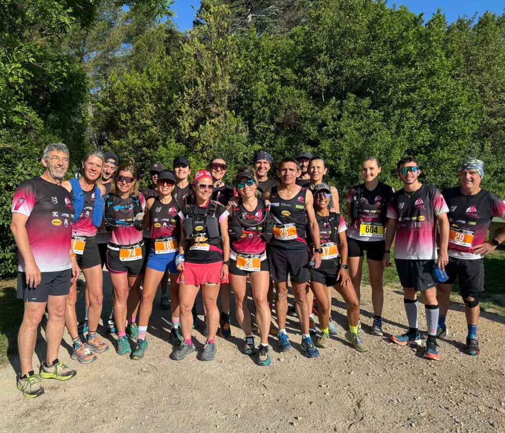groupe de coureurs en extérieur lors d'une sortie de course à pieds